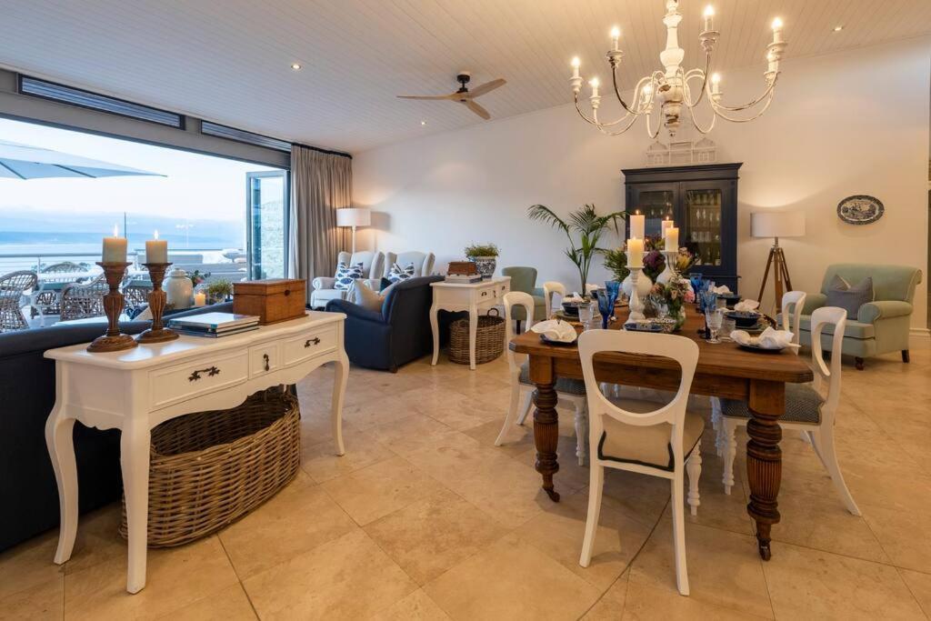 The Upper Deck Penthouse Plettenbergbaai Buitenkant foto